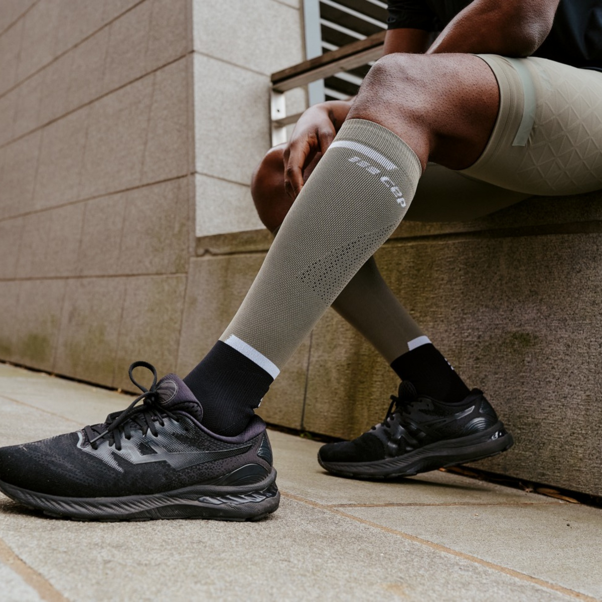 The Run Compression Tall Socks 4.0, Women, Olive/Black, close-up detail