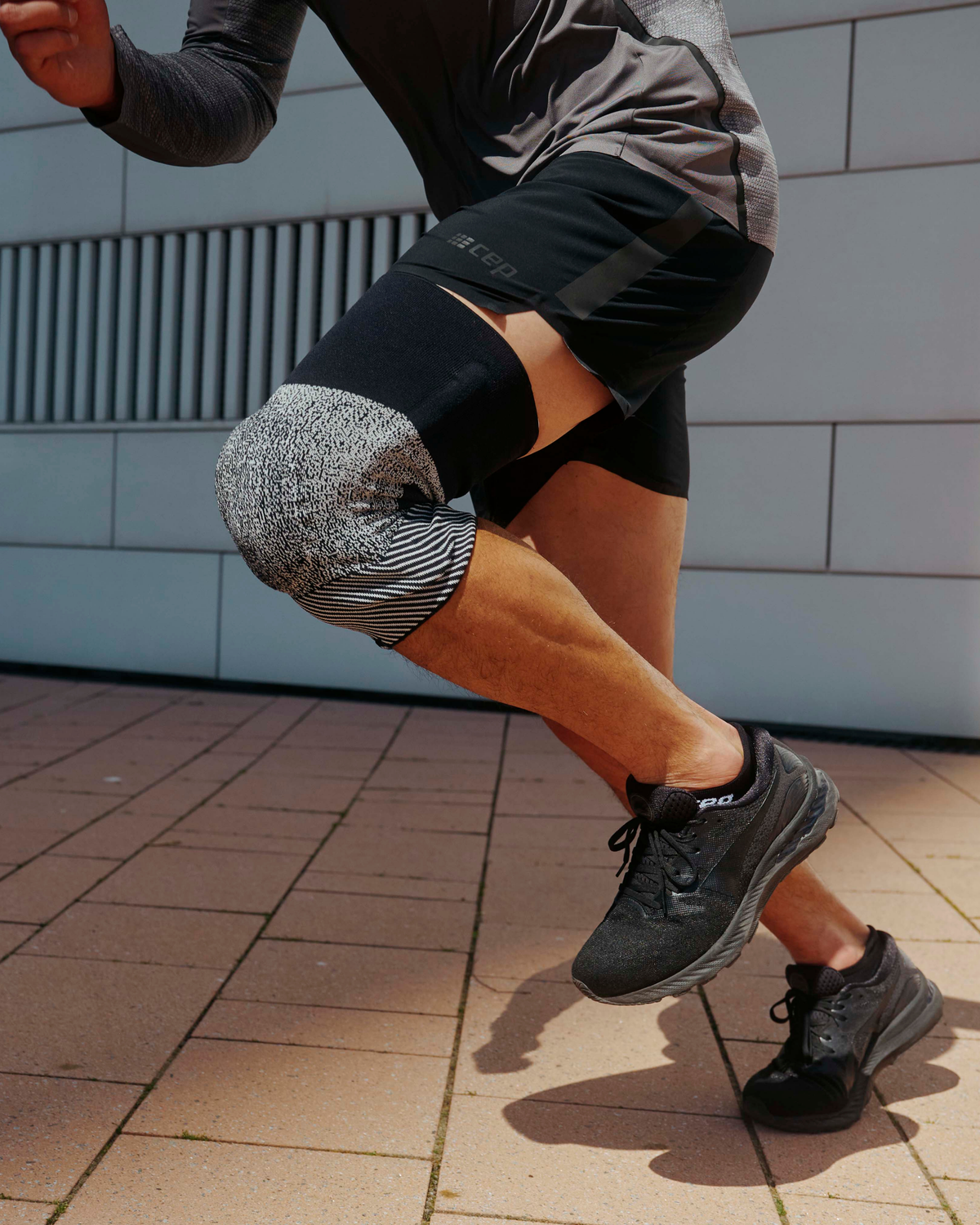 Max Support Knee Sleeve, Multi-Black/White, close-up detail