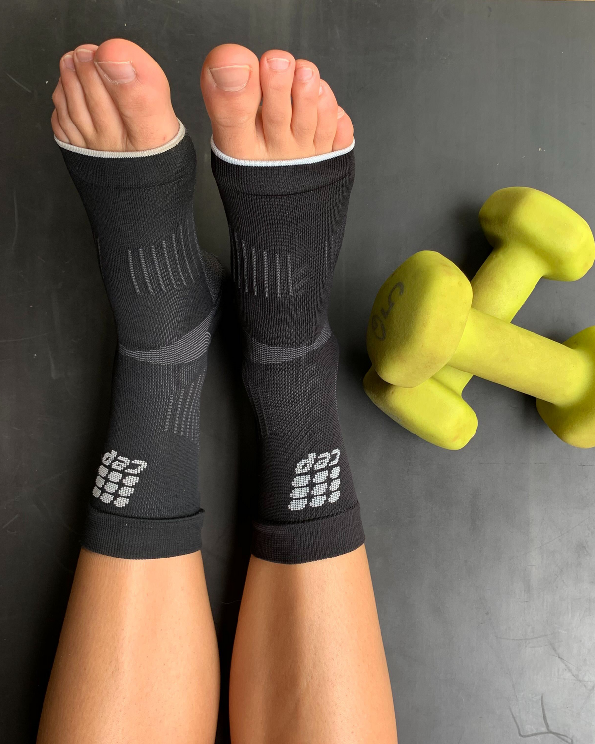 Mid Support Plantar Fasciitis Compression Sleeves, close-up detail #detail