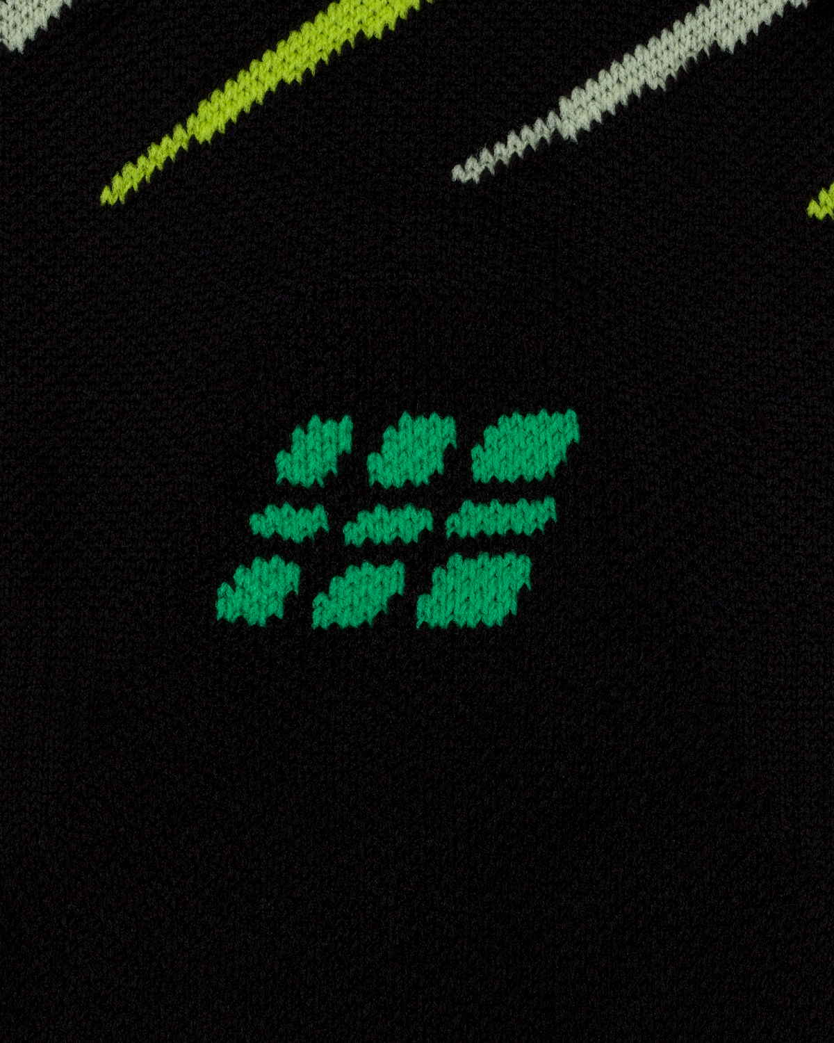 Core Run Claw Mid Cut Compression Socks, Black/Green, close-up detail
