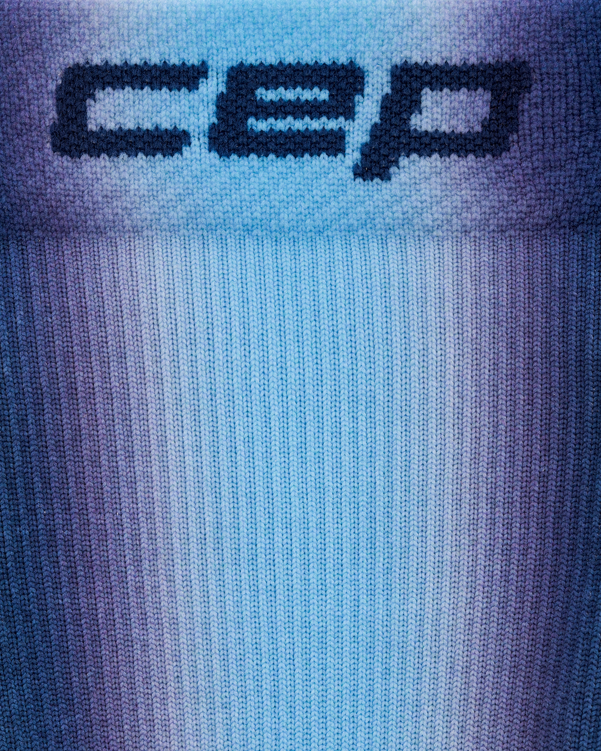 Core Run Gradient Mid Cut Compression Socks, SS26 Gradient - Blue, close-up detail