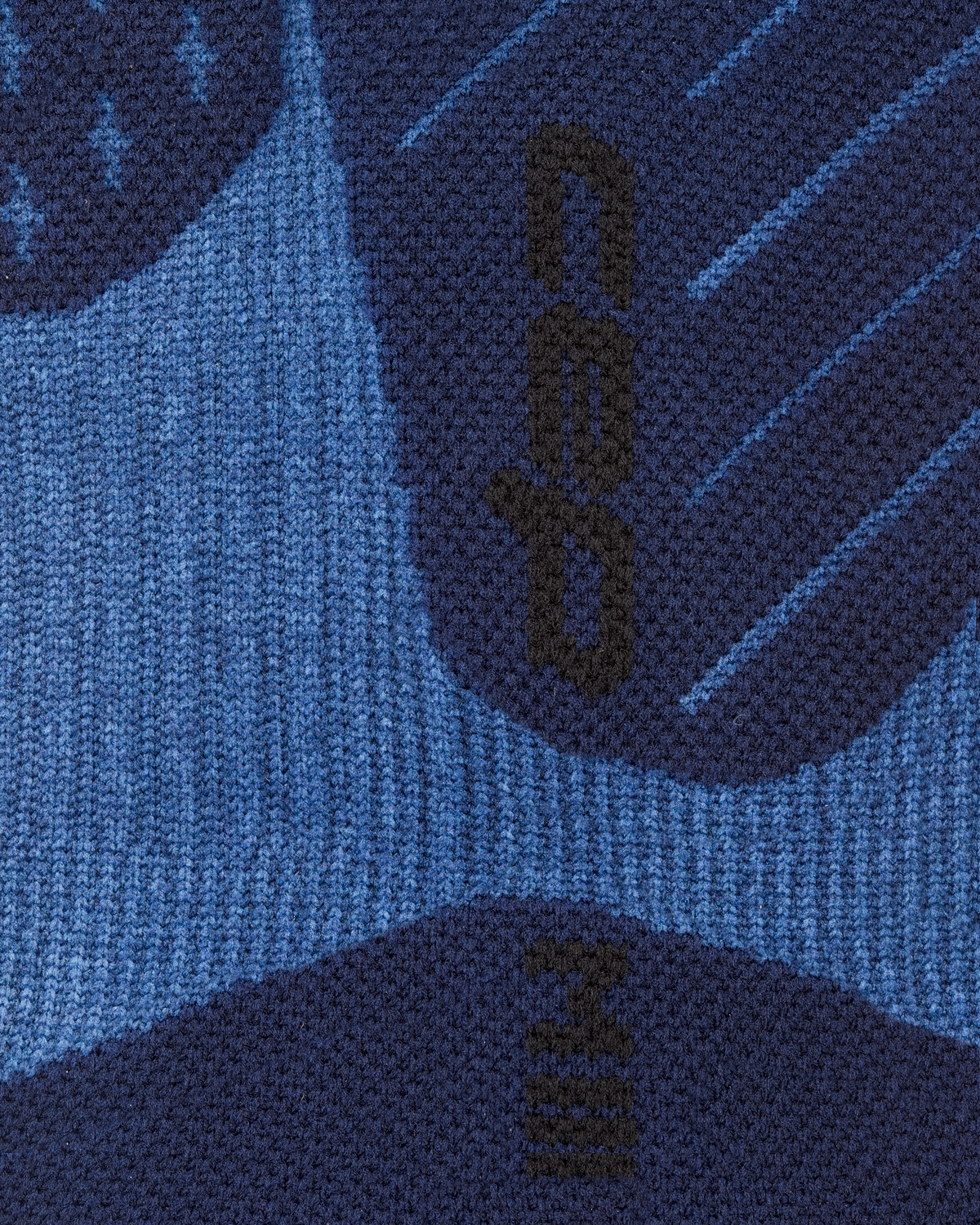 Core Run Gradient Mid Cut Compression Socks, SS26 Gradient - Blue, close-up detail