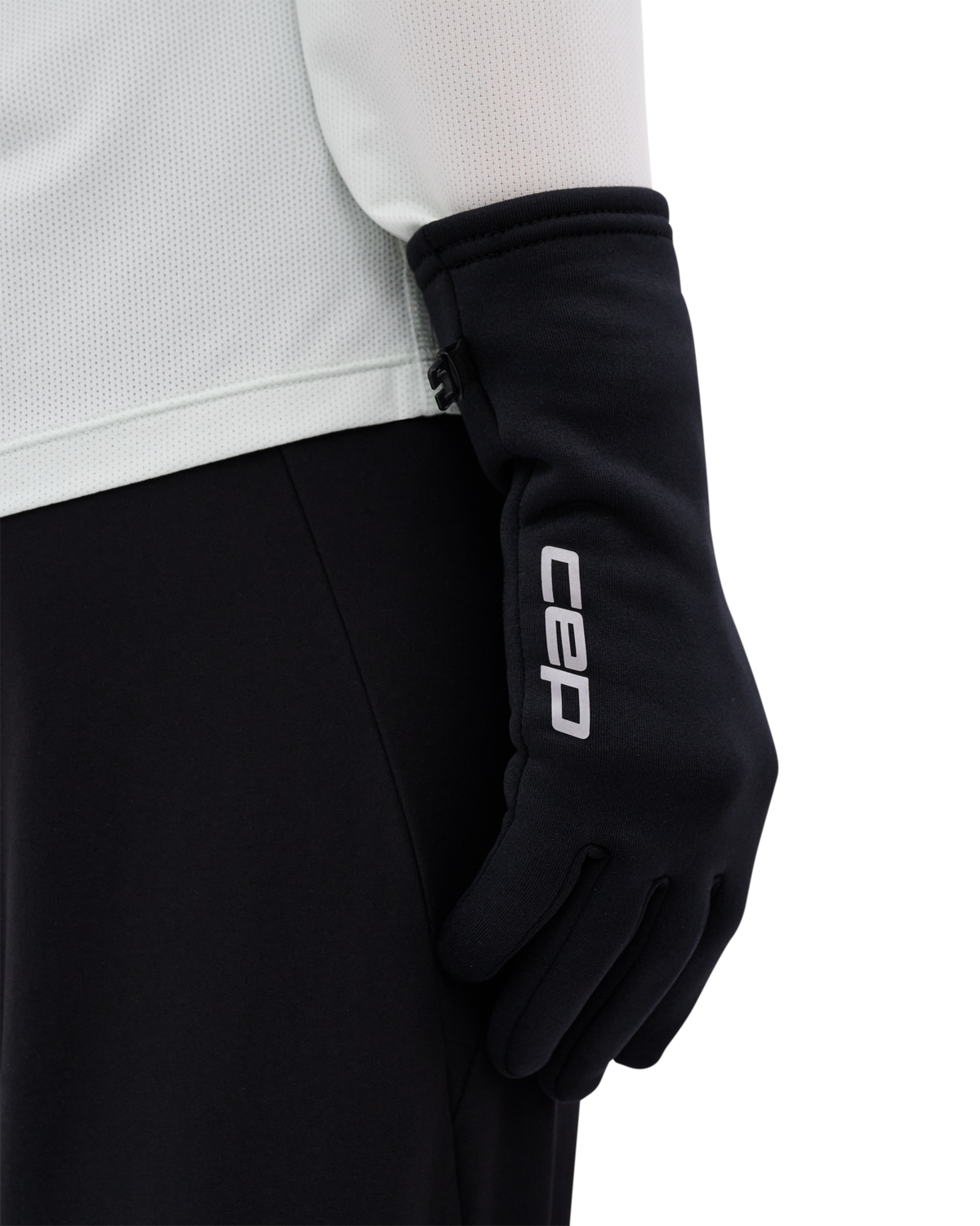 Core Run Thermal Gloves, Black, close-up detail