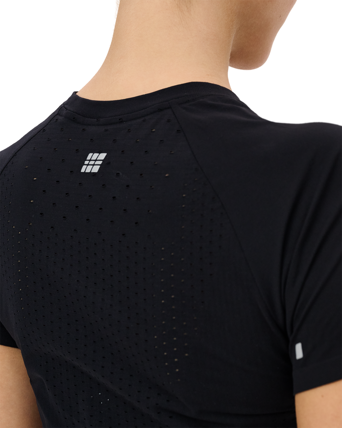 Core Run Ultralight Short Sleeve Shirt, Women, Black, close-up detail