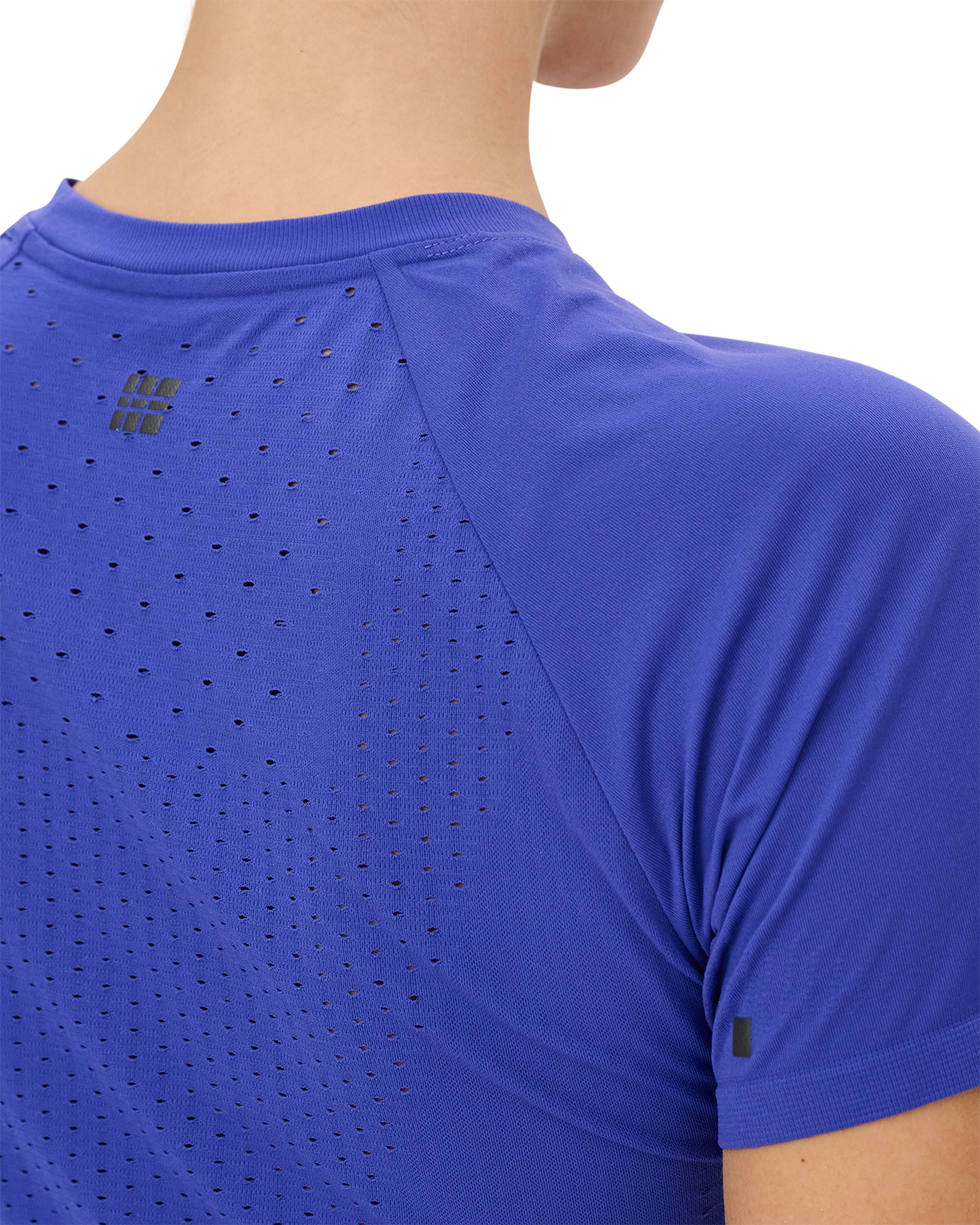 Core Run Ultralight Short Sleeve Shirt, Women, Purple, close-up detail