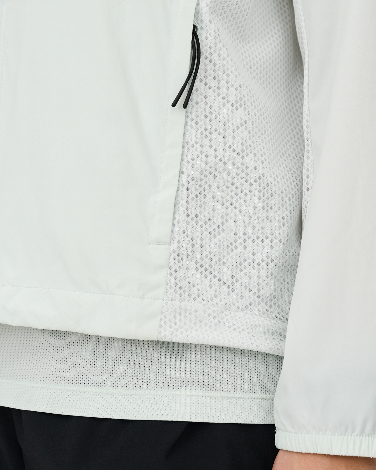 Core Run Windbreaker, Women, Ice, close-up detail