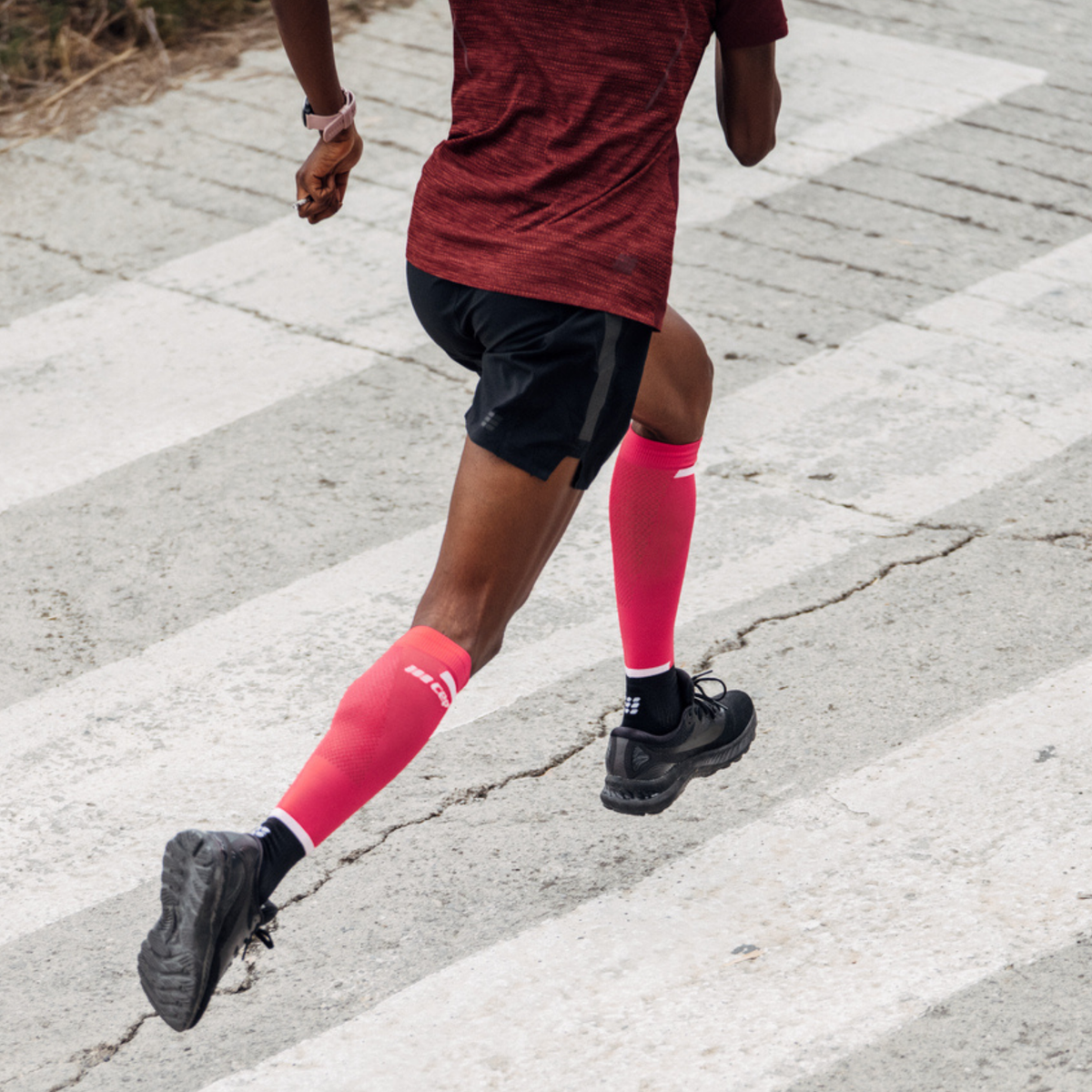 The Run Compression Tall Socks 4.0, Women, Pink/Black, close-up detail
