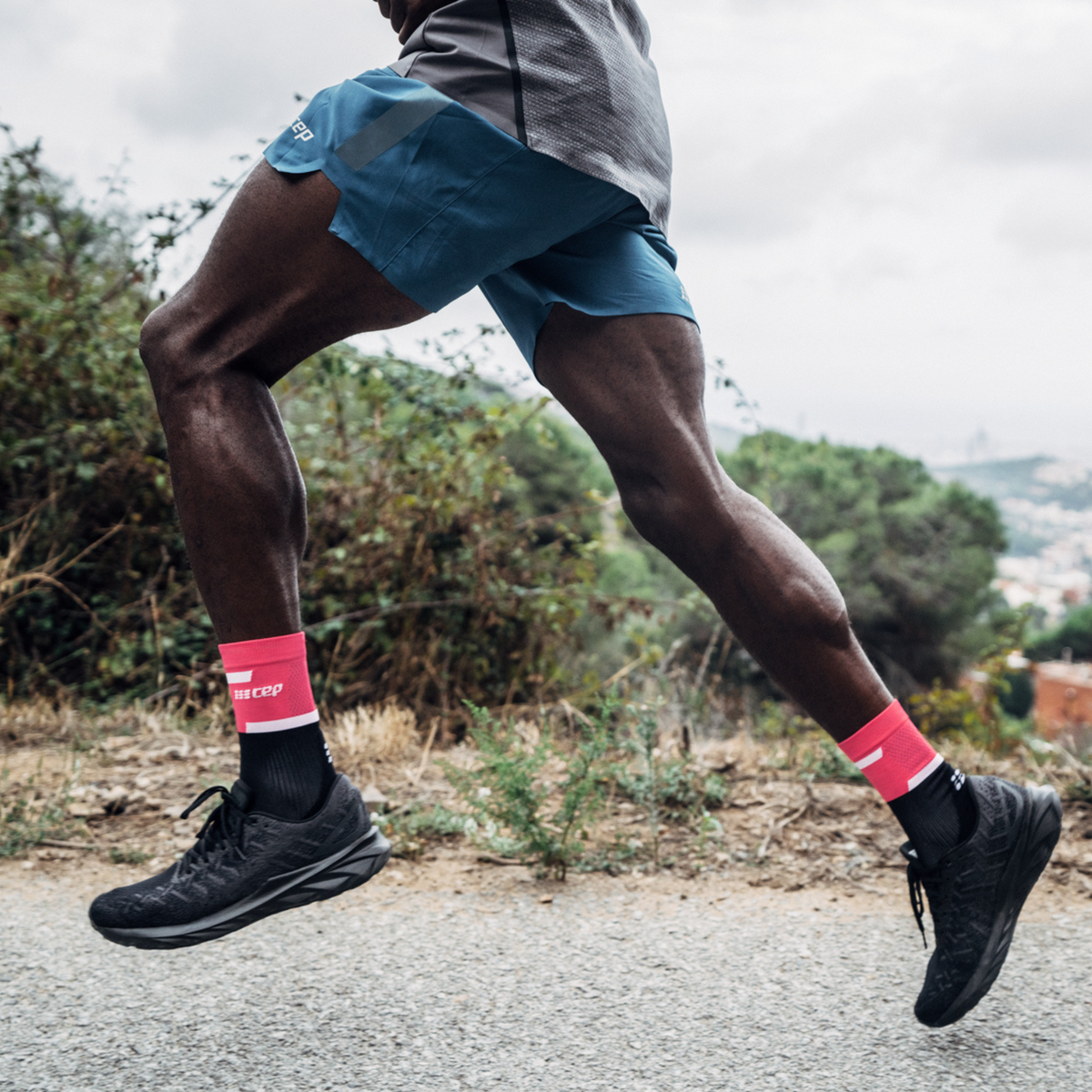 The Run Compression Mid Cut Socks 4.0, Men, Pink/Black, close-up detail