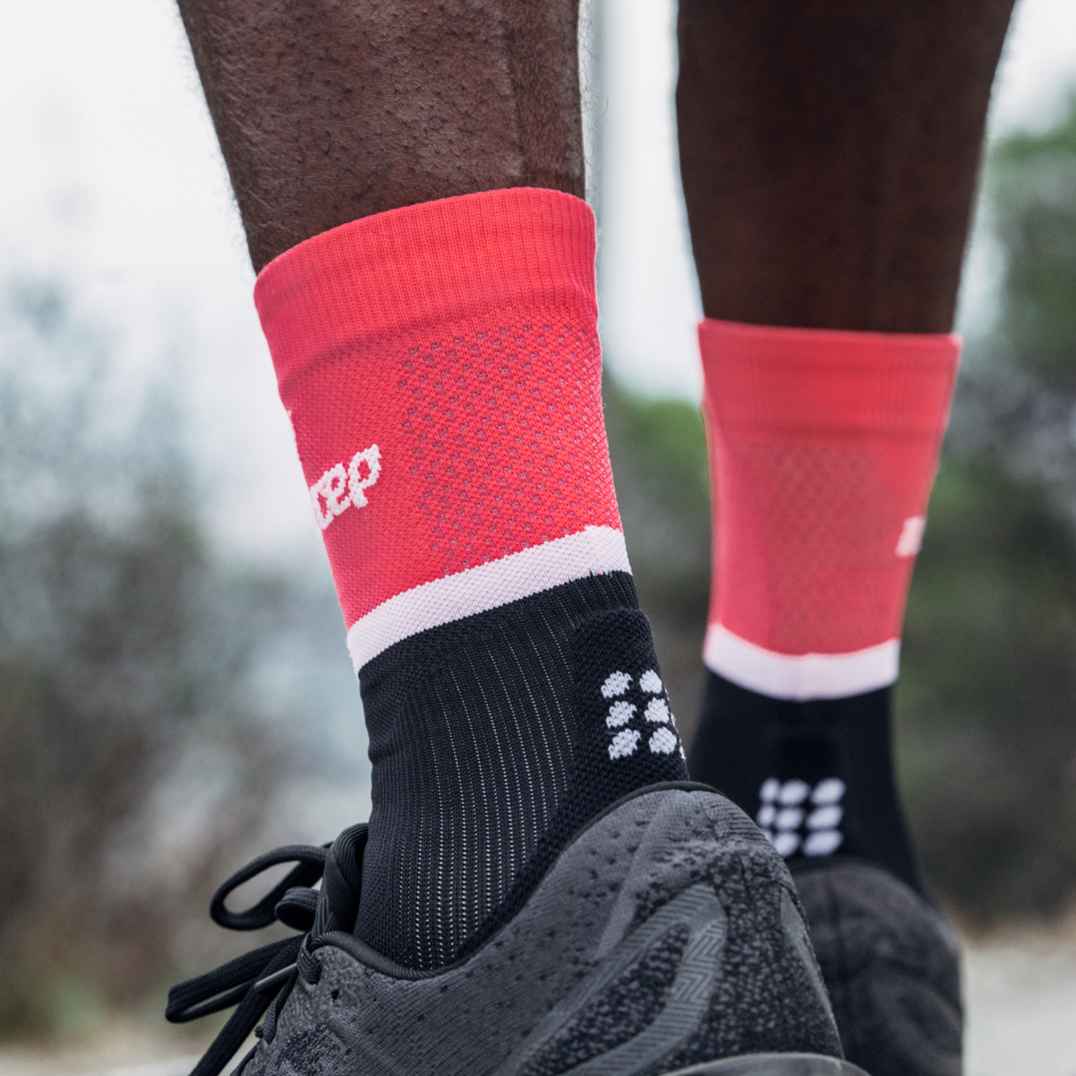 The Run Compression Mid Cut Socks 4.0, Men, Pink/Black, close-up detail