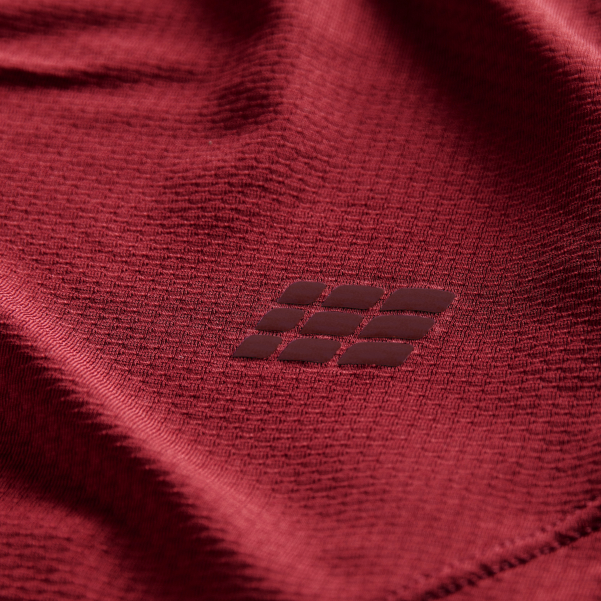 The Run Short Sleeve Shirt, Men, Crimson, close-up detail