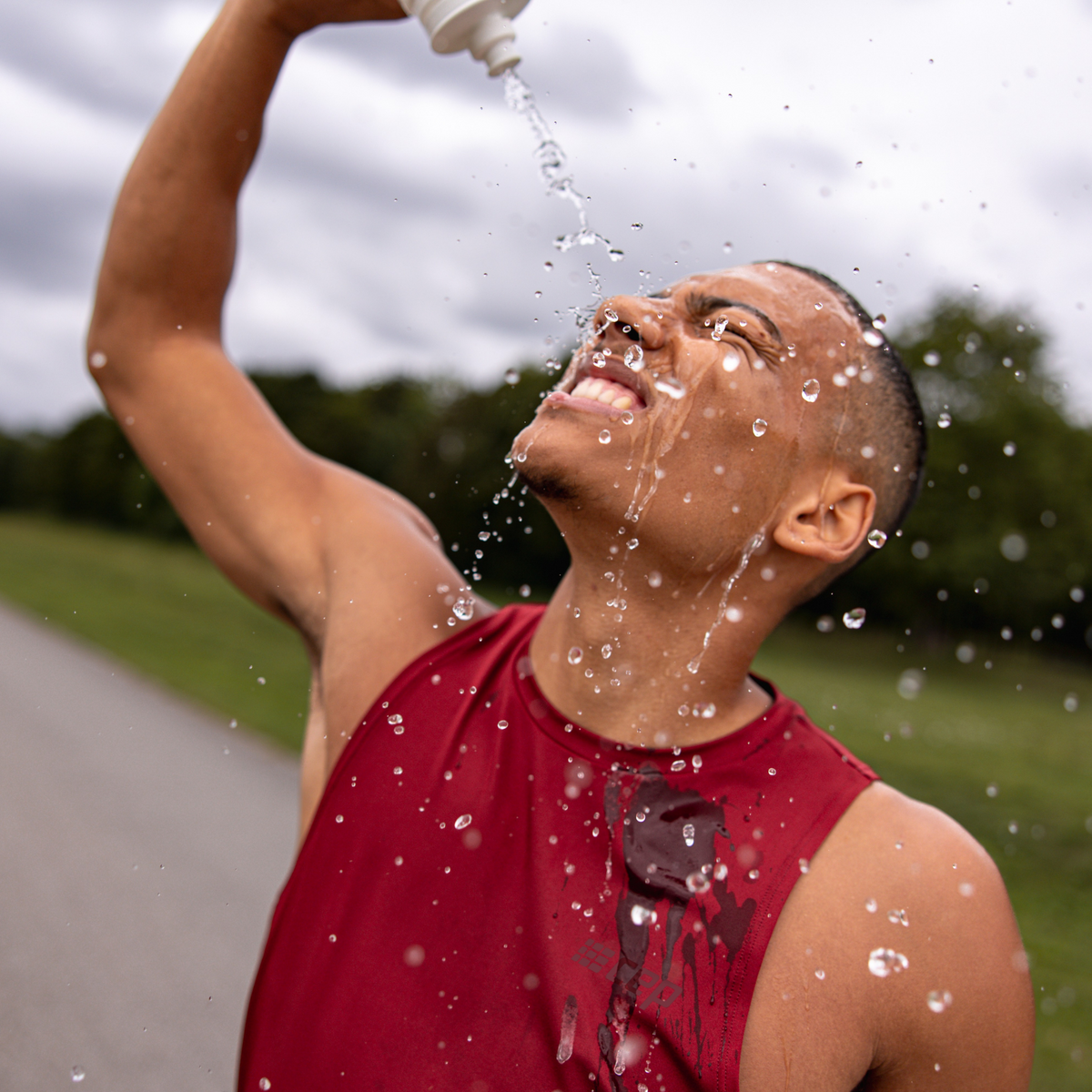 The Run Tank Top, Men, Crimson, close-up detail
